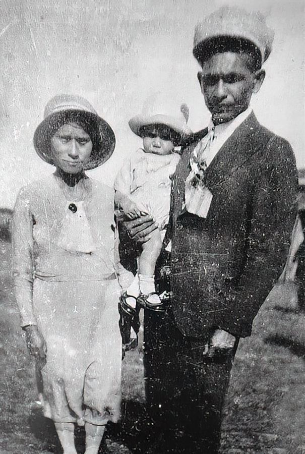 Averil’s Mum and Dad, Elsie and Len Williams, with her brother Jack, ready for the Gnowangerup show