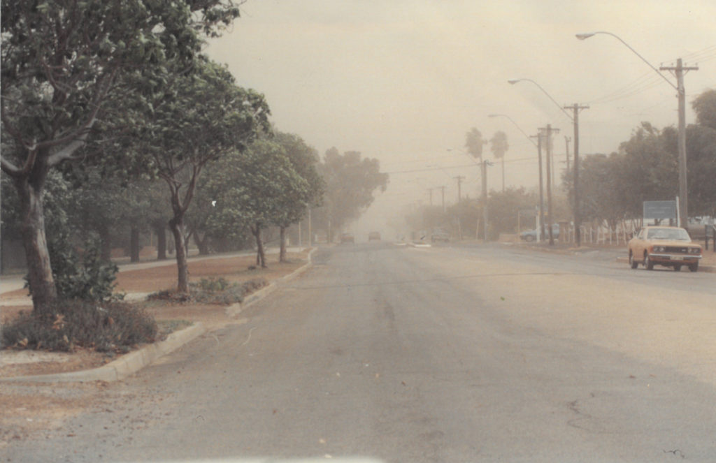 Image of dust storm in Clive Street, Katanning, March 1991